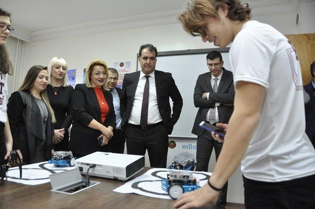 GKV Özel Liseleri Robotik-Kodlama atölyesi açıldı