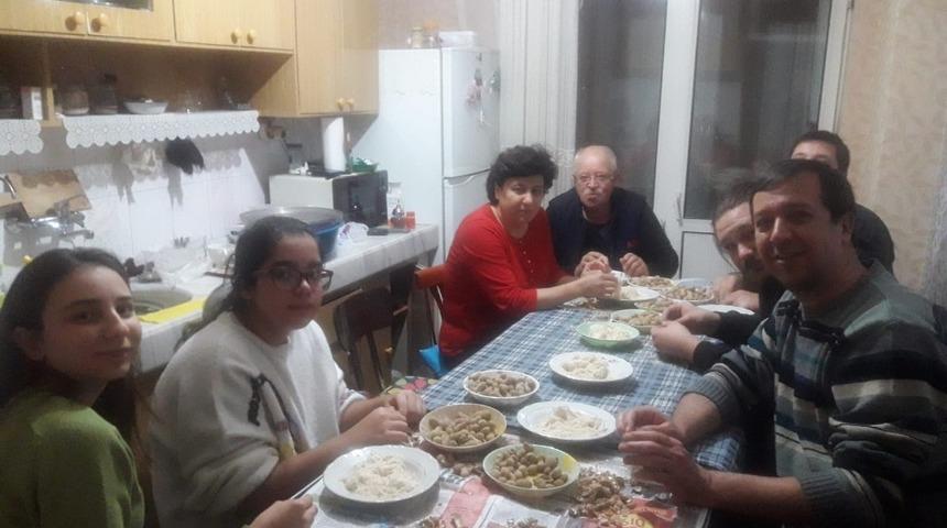 K&uuml;tahya&rsquo;da 6 asırlık helva &ccedil;ekme geleneği