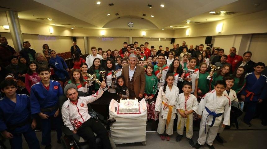 Şampiyonlardan yeni yıl kutlaması