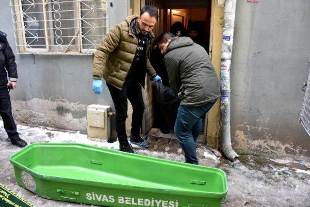 Nagihan, evinde ölü bulundu