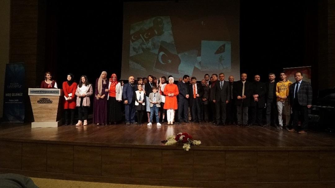 Bayrak Şiirleri Yarışması&rsquo;nda dereceye girenlere &ouml;d&uuml;lleri t&ouml;renle verildi