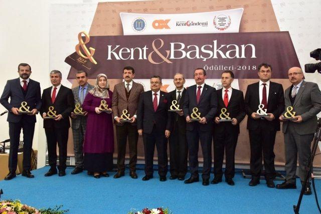 Ekinci’ye “yılın belediye başkanı” ödülü