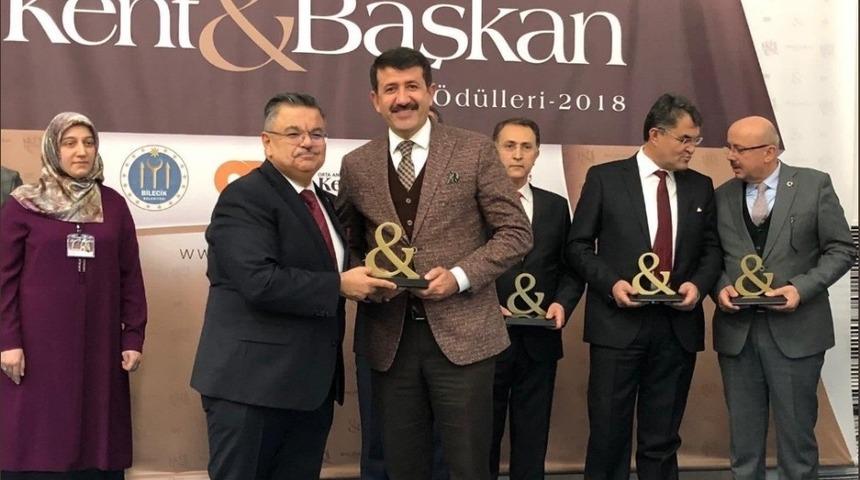 Ekinci’ye “yılın belediye başkanı” ödülü