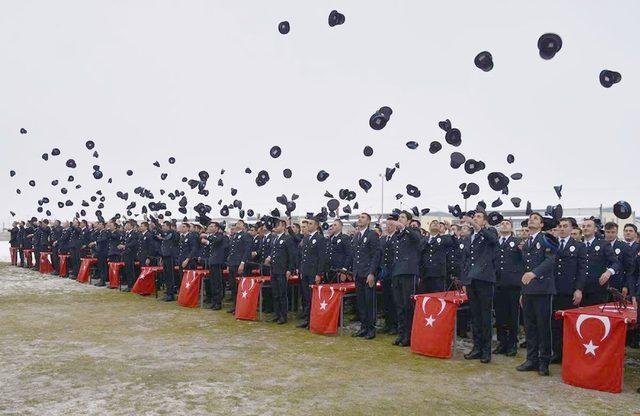 Polis adayları mezun oldu