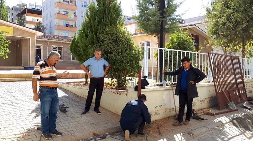 Meslek lisesi &ouml;ğrencileri k&ouml;y okullarını g&uuml;zelleştiriyor