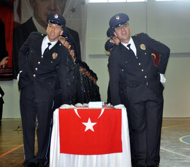 Bitlis'te 259 polis adayı, yemin ederek diploma aldı