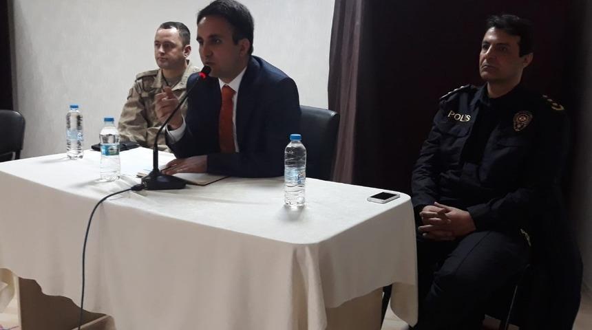 &Ccedil;aldıran&rsquo;da muhtarlarla istişare toplantısı