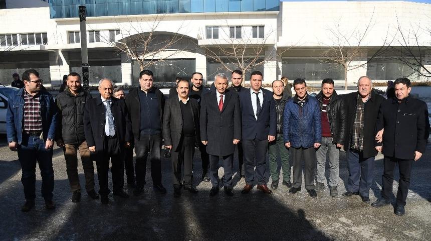 G&uuml;naydın: &ldquo;Esnafımıza, halkımıza canımız feda&rdquo;