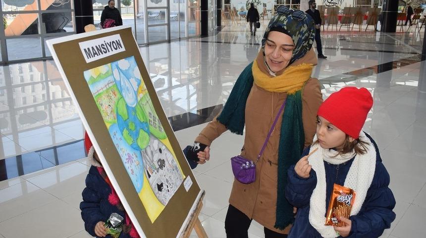 &Ccedil;ocuklar resimle, gen&ccedil;ler kompozisyonla kente saygıyı anlattılar