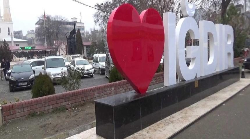 Iğdır&rsquo;a beklenen kar yağdı