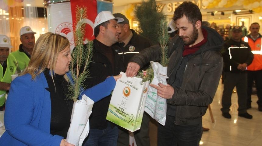 Elazığ&rsquo;da 2019 fidan dağıtıldı