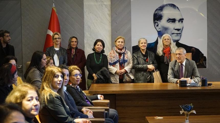 CHP&rsquo;li K&ouml;se, Mersin&rsquo;de &uuml;retici kadınlarla biraraya geldi