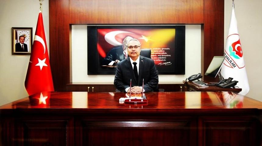 Vali G&uuml;nd&uuml;z&ouml;z&rsquo;den yeni yıl mesajı