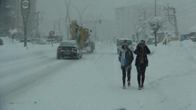 Hakkari ve Bitlis'te 383 köy ve mezranın yolu ulaşıma kapandı (2)