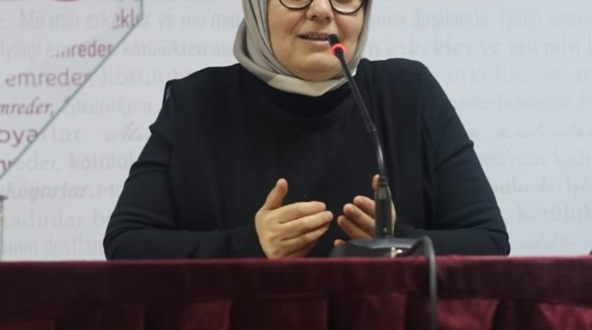 Gazeteci Yazar Ayşe B&ouml;h&uuml;rler, Akadder&rsquo;de konuştu