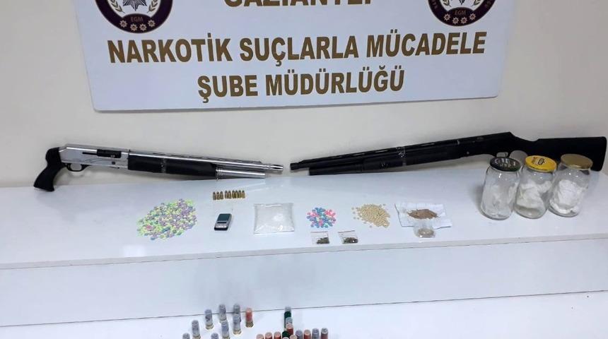 Gaziantep&rsquo;te 15 adrese eş zamanlı uyuşturucu operasyonu: 15 g&ouml;zaltı