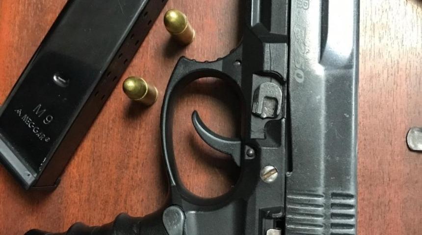 &Uuml;zerinde ruhsatsız silah ele ge&ccedil;irilen şahsa g&ouml;zaltı