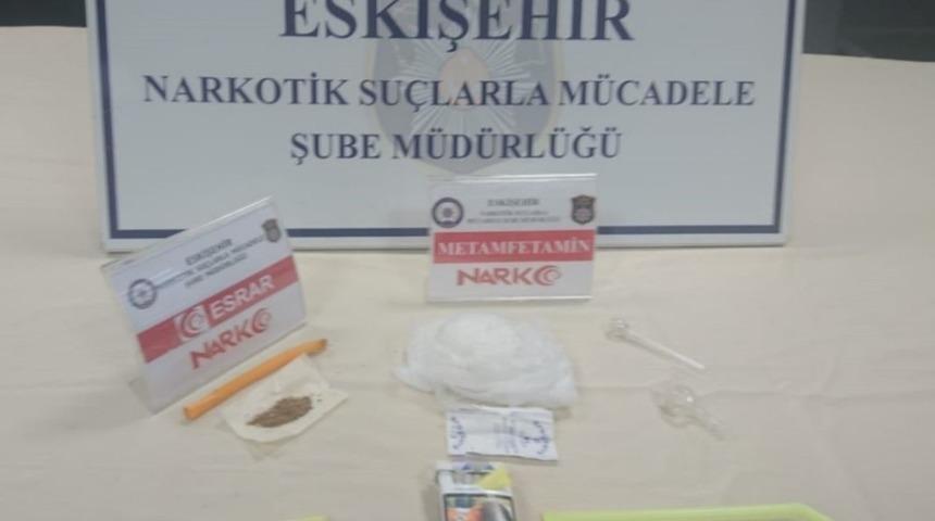 Eskişehir polisi uyuşturucuya ge&ccedil;it vermiyor