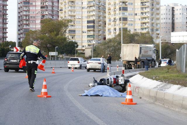 Çiçekleri için toprak götürürken kamyonun altında kalarak öldü