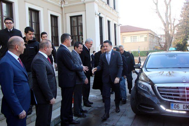 Bakan Pakdemirli: 2023 hedefimiz dünyadaki her insan için bir fidan dikmek