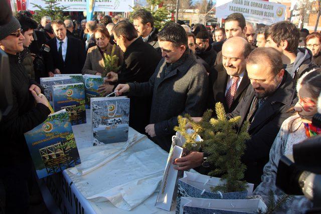 Bakan Pakdemirli: 2023 hedefimiz dünyadaki her insan için bir fidan dikmek