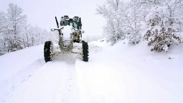 Malatya’da kar 280 mahalle yolunu kapadı