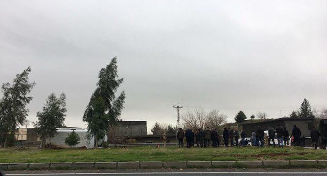 Nusaybin'de öğrenci servisi devrildi, 8 yaralı