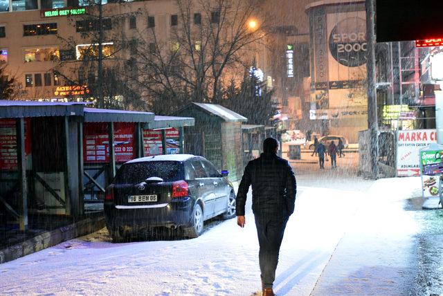 Van'da yeni yılda dolu süprizi