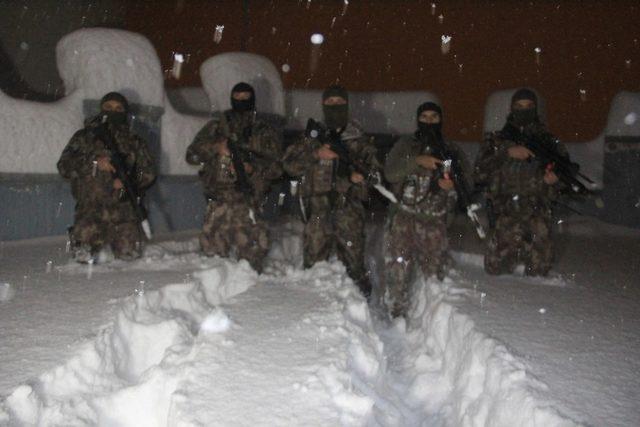 Hakkari dağlarındaki kahramanlardan yeni yıl mesajı