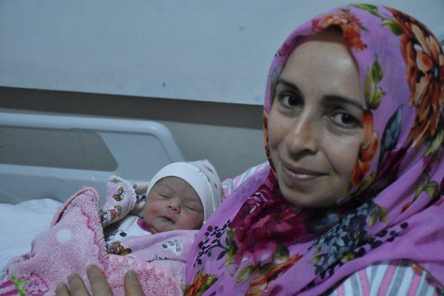 Malatya'da yeni yılın ilk bebeği 'Fatma Nisa'