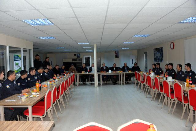 Sivas Emniyet Müdürü, polisleri ziyaret ederek yeni yılını kutladı