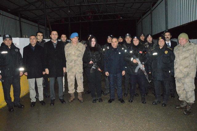 Polis çift, denk gelen nöbetle yeni yıla birlikte girdi