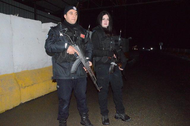Polis çift, denk gelen nöbetle yeni yıla birlikte girdi