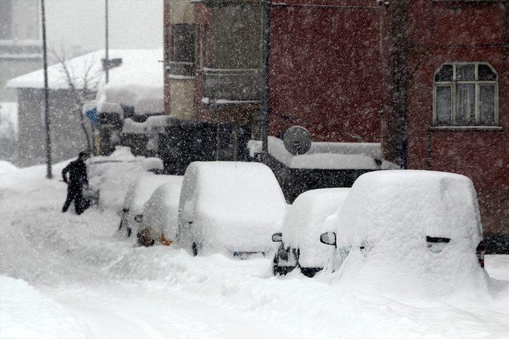 Cezayir Ümmet Meclisinde ara seçimleri iktidar partisi kazandı G1