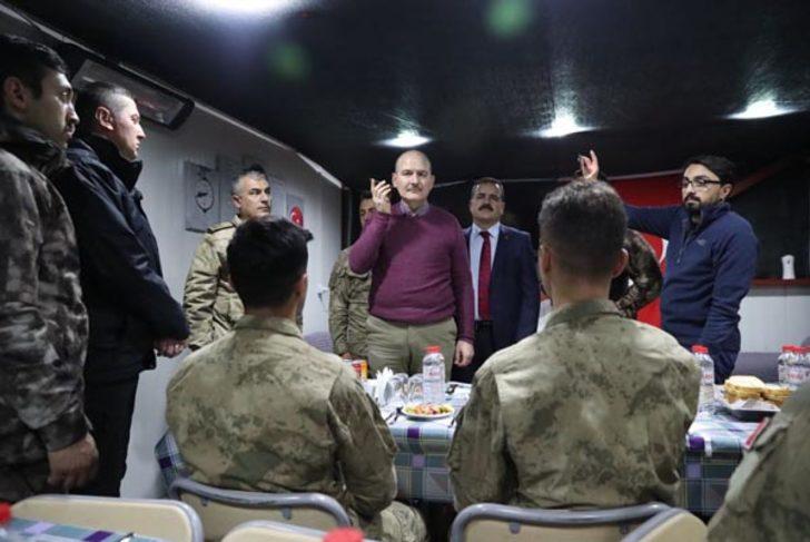Süleyman Soylu, yeni yıla Yüksekova'daki üs bölgesinde girdi G1