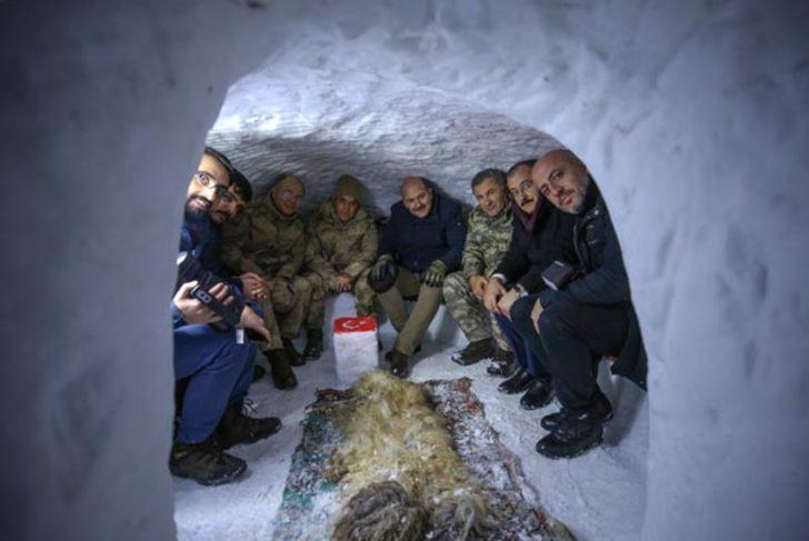 Süleyman Soylu, yeni yıla Yüksekova'daki üs bölgesinde girdi G3