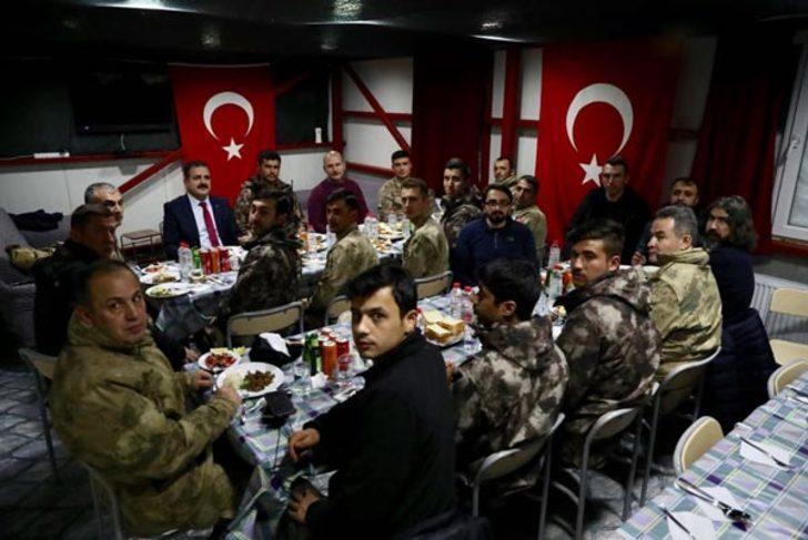 Süleyman Soylu, yeni yıla Yüksekova'daki üs bölgesinde girdi G5