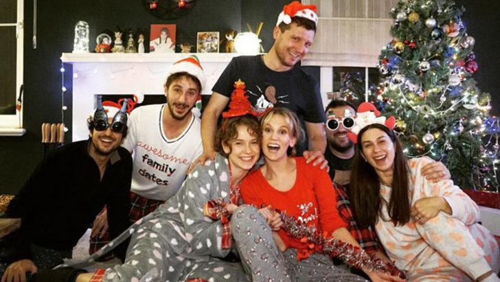 Ünlü isimlerin yeni yıl paylaşımlarına beğeni yağdı G1