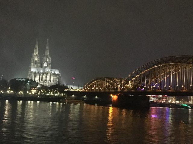 Köln yeni yıla yoğun güvenlik önlemleri arasında girdi