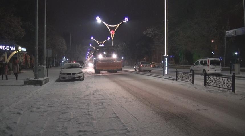 Erzincan Belediyesi&rsquo;ne karla m&uuml;cadelede tam not