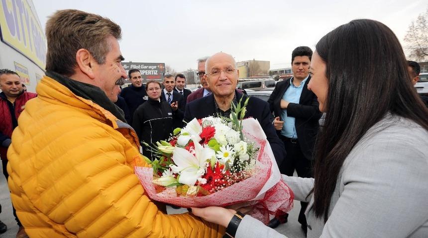 Fethi Yaşar alışveriş yapan vatandaşlarla buluştu