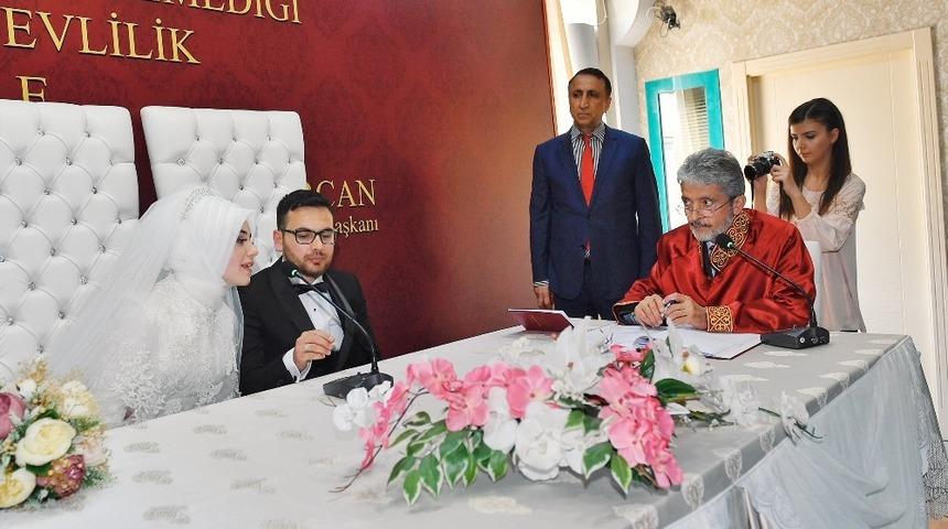 Ankara B&uuml;y&uuml;kşehir Belediyesi 2018 yılında bin 80 &ccedil;iftin nikahını kıydı