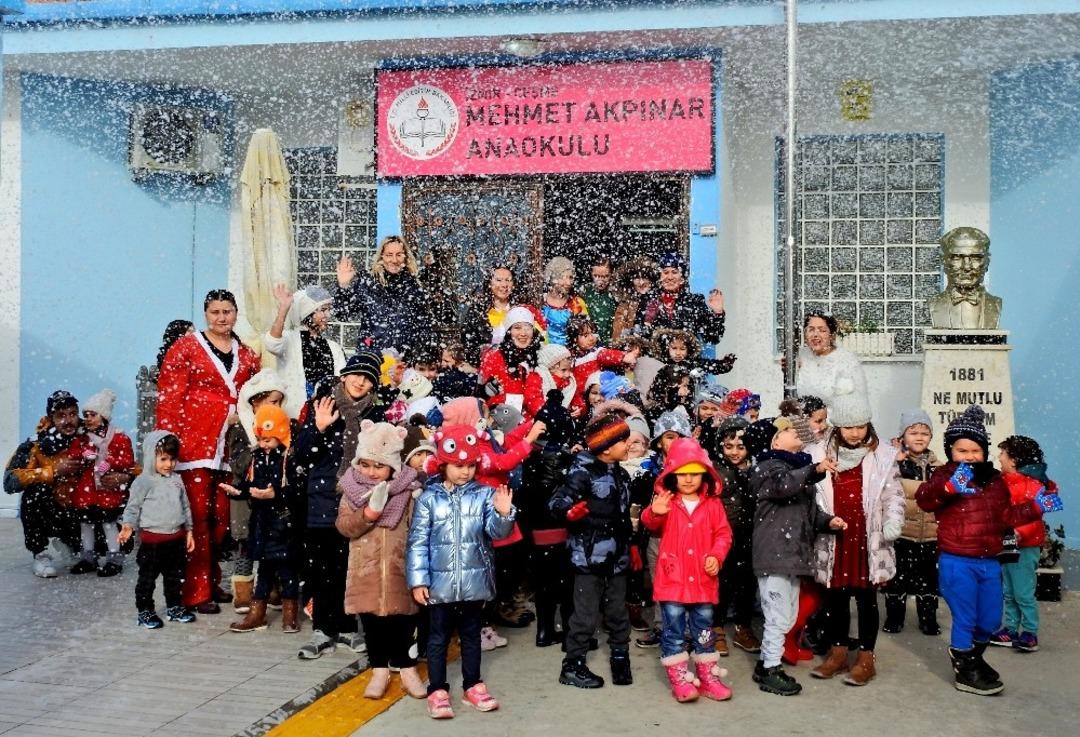 &Ccedil;eşmeli minikler kar sevinci yaşadı