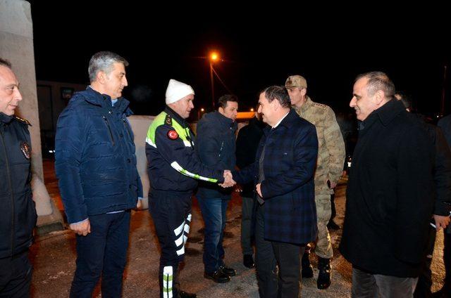 Vali Arslantaş, yılbaşına görev başındaki polis ve jandarma ekipleri ile girdi