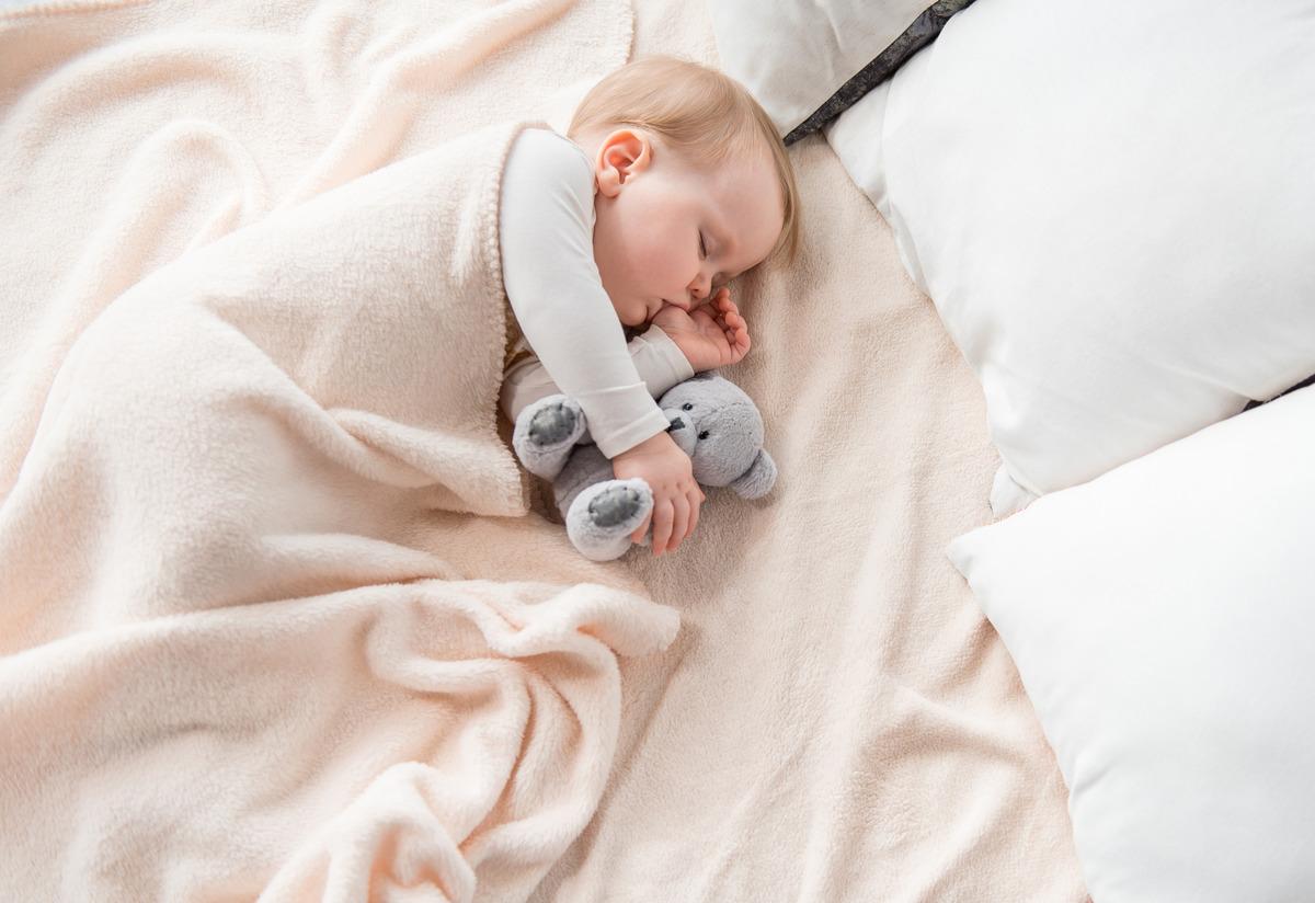 bebeklerde uyku apnesi belirtileri gulen bebek