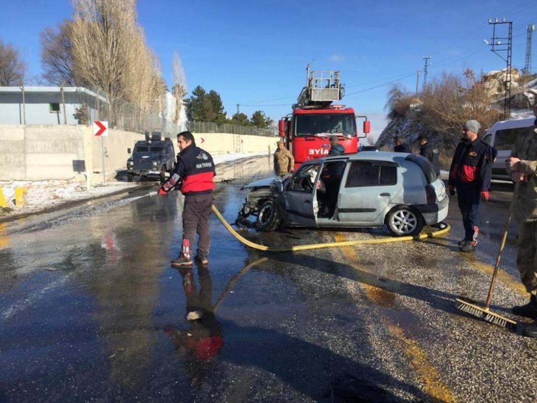 Van&rsquo;da trafik kazası; 3 yaralı
