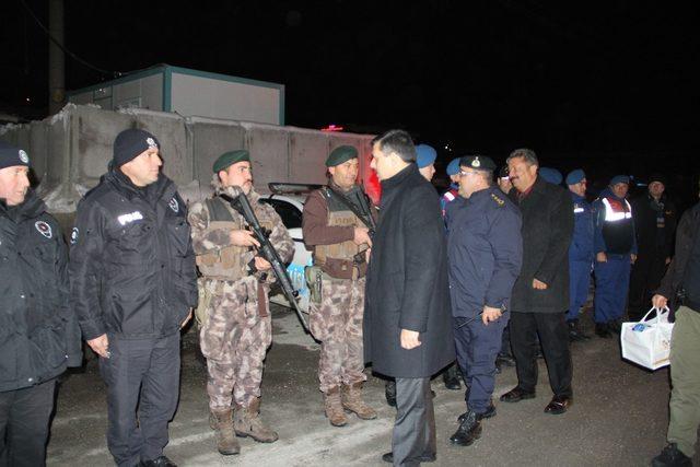 Vali Çiftçi, polis ve askerin yeni yılını kutladı