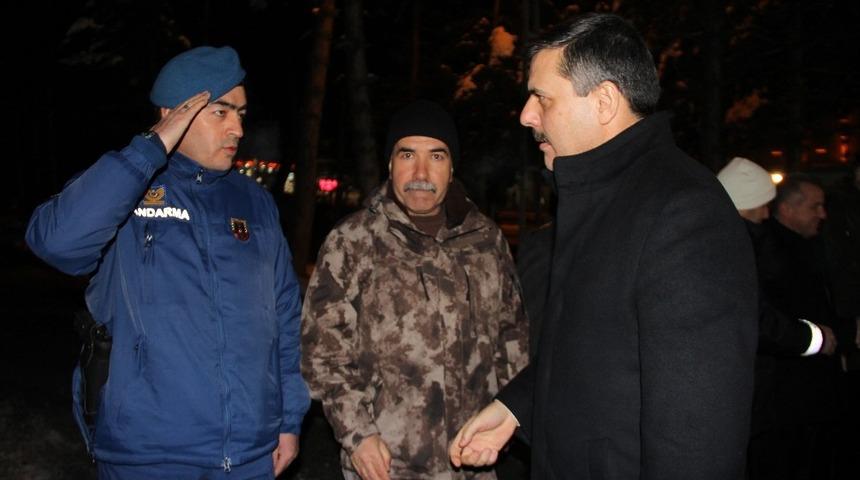 Vali &Ccedil;ift&ccedil;i, polis ve askerin yeni yılını kutladı