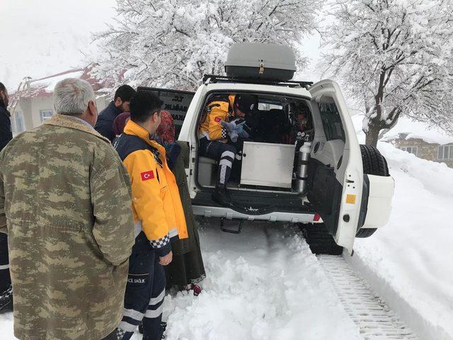 Paletli ambulansla, hasta çocuğa 1 saatte ulaştılar