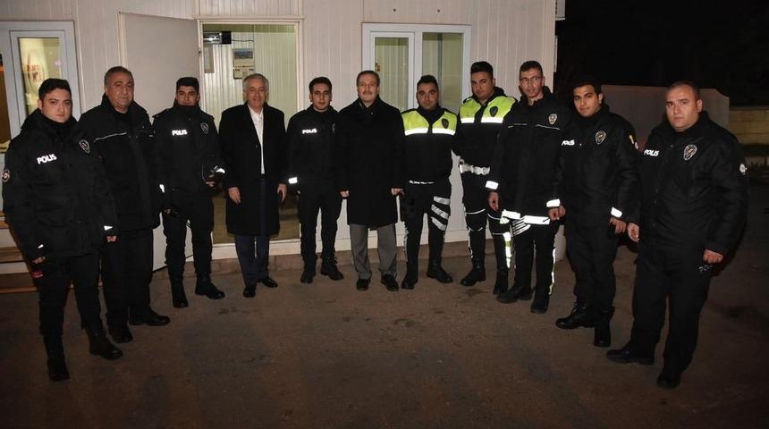 AK Parti&rsquo;den yılbaşı mesaisindeki g&uuml;venlik g&uuml;&ccedil;lerine ziyaret